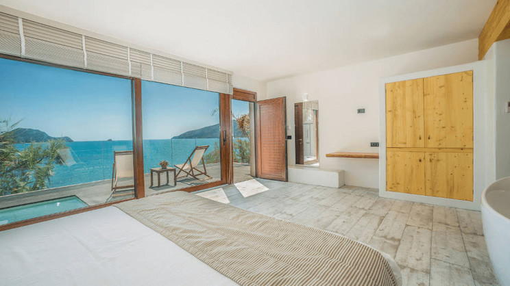 Gloria Maris Hotel Suites & Villas